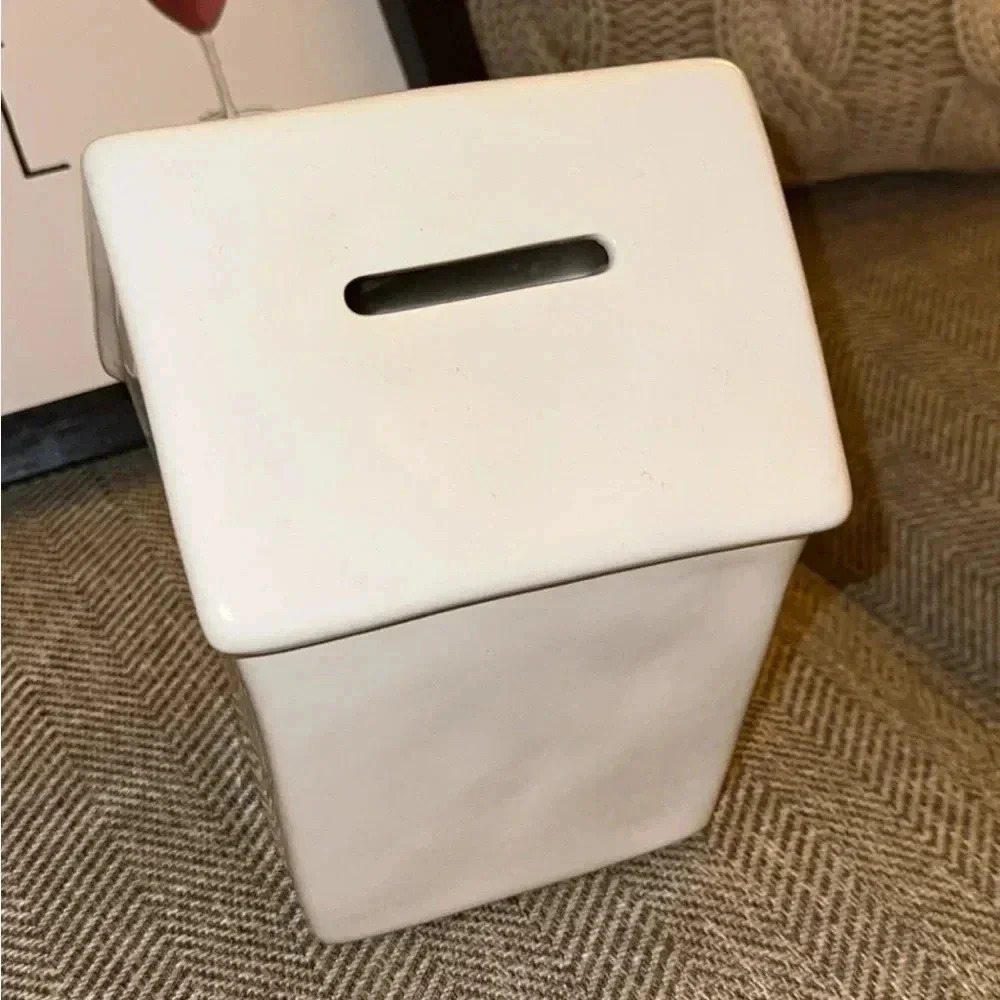 [SALE]NWT Rae Dunn 🍷 Stash Coin Money Deposit Piggy Bank Birdhouse White ceramic - Picture 4 of 4